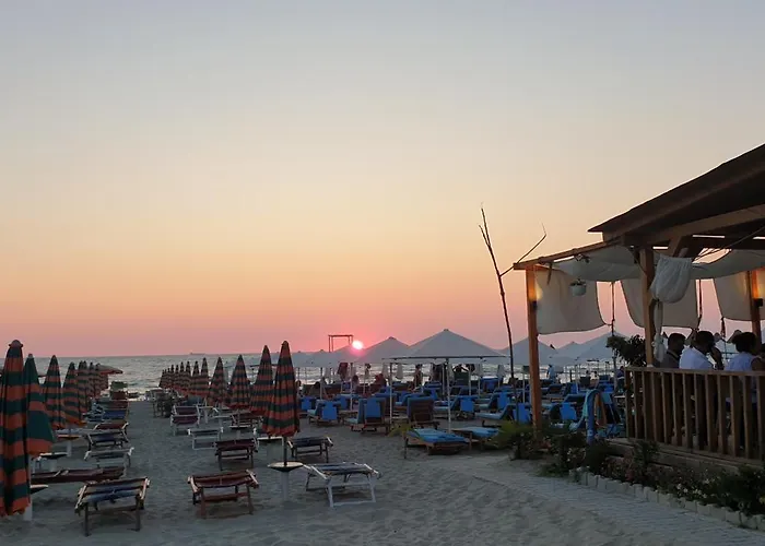 Near Apartment. 公寓